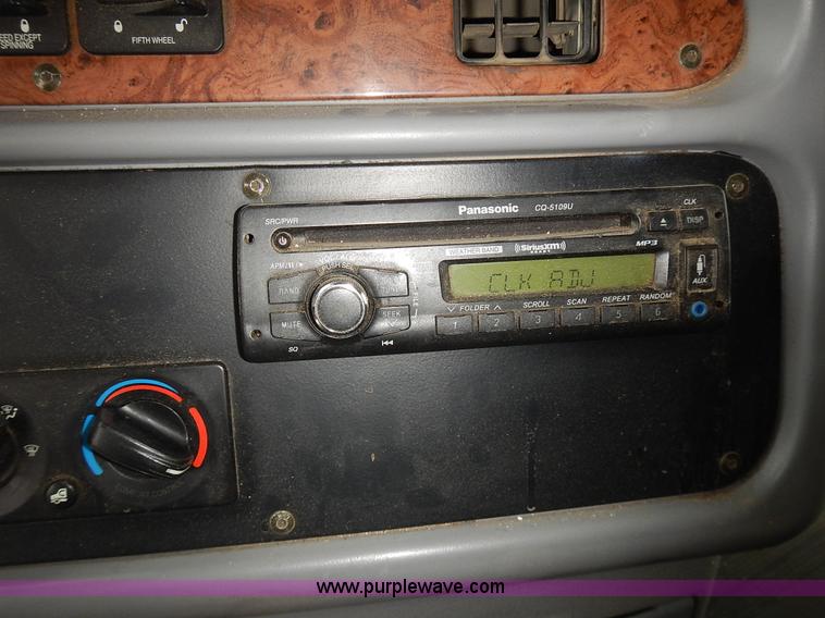 image for item L3619 2010 Peterbilt 387 semi truck