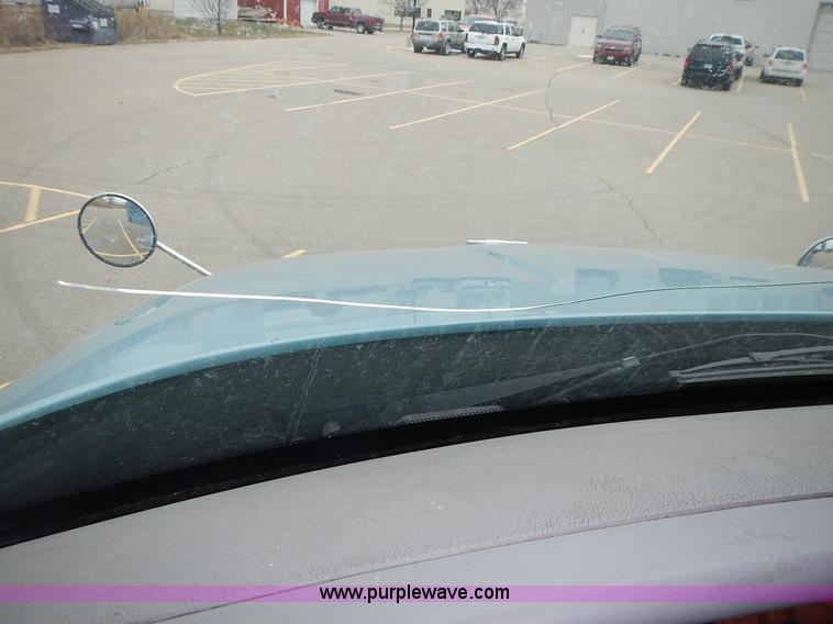 image for item L3619 2010 Peterbilt 387 semi truck