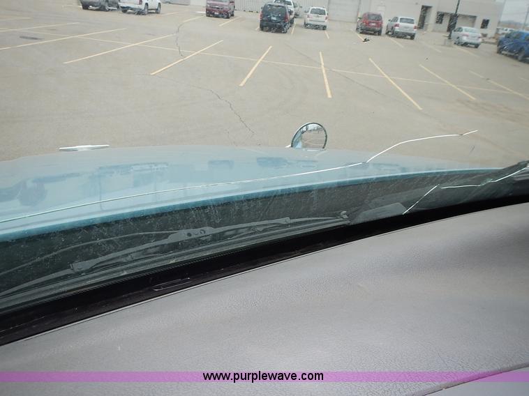 image for item L3619 2010 Peterbilt 387 semi truck