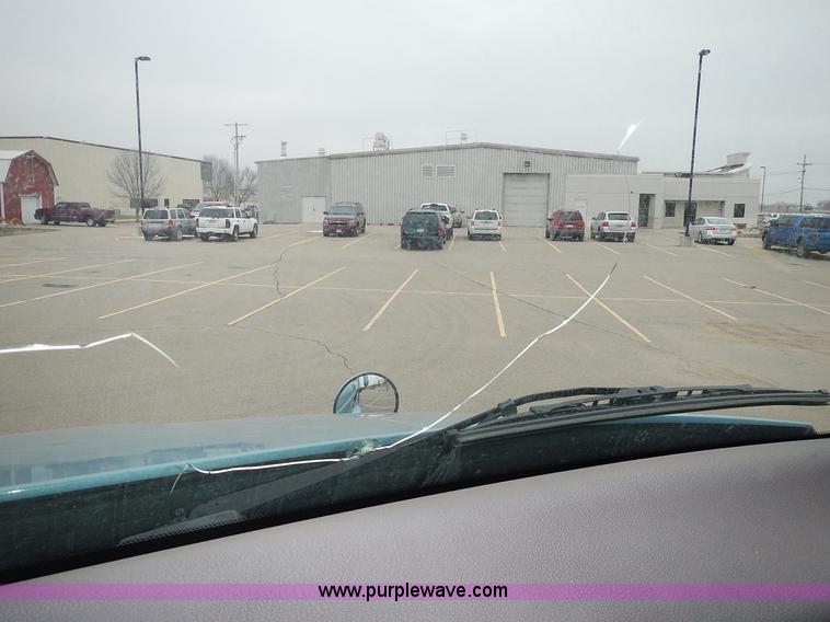 image for item L3619 2010 Peterbilt 387 semi truck