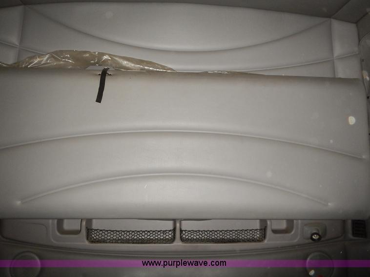 image for item L3619 2010 Peterbilt 387 semi truck