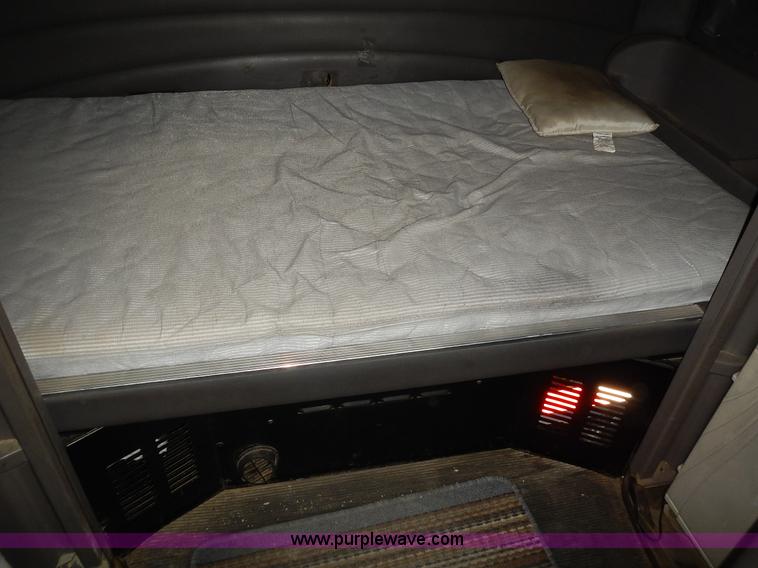 image for item L3619 2010 Peterbilt 387 semi truck