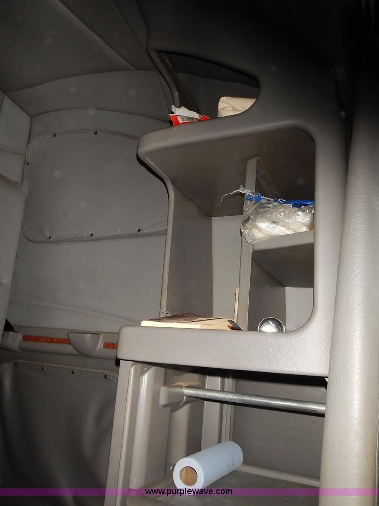 image for item L3619 2010 Peterbilt 387 semi truck