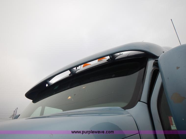 image for item L3619 2010 Peterbilt 387 semi truck