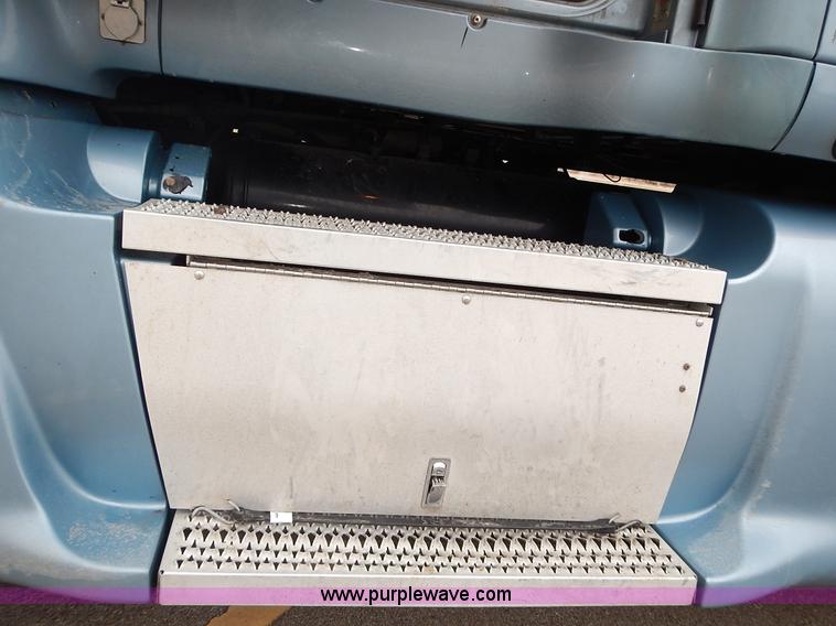 image for item L3619 2010 Peterbilt 387 semi truck