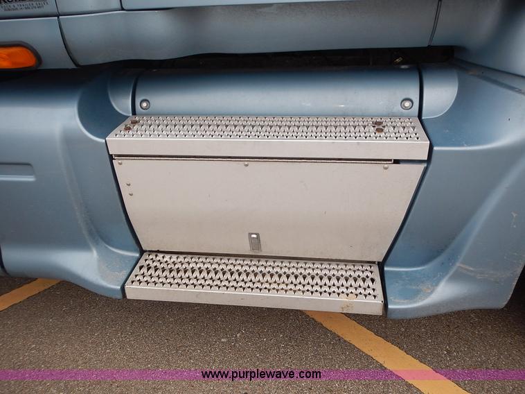 image for item L3619 2010 Peterbilt 387 semi truck