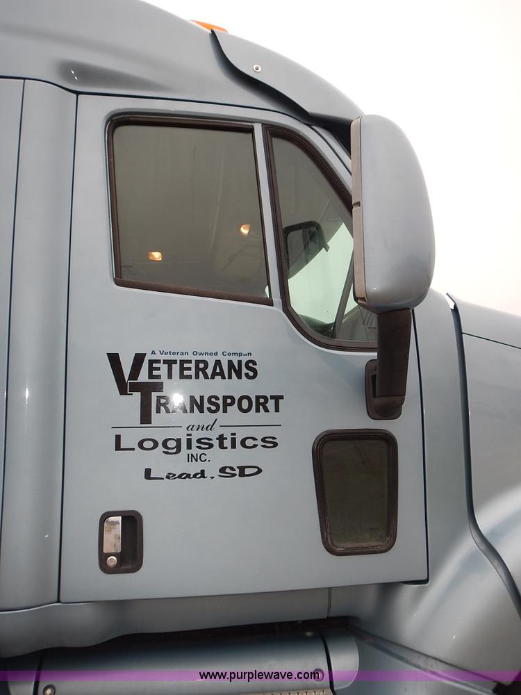 image for item L3619 2010 Peterbilt 387 semi truck