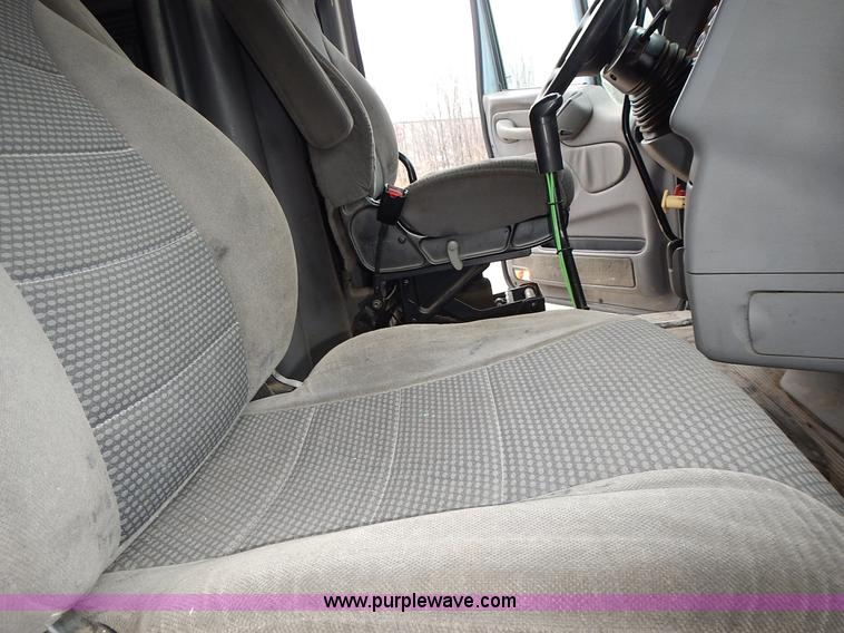 image for item L3619 2010 Peterbilt 387 semi truck