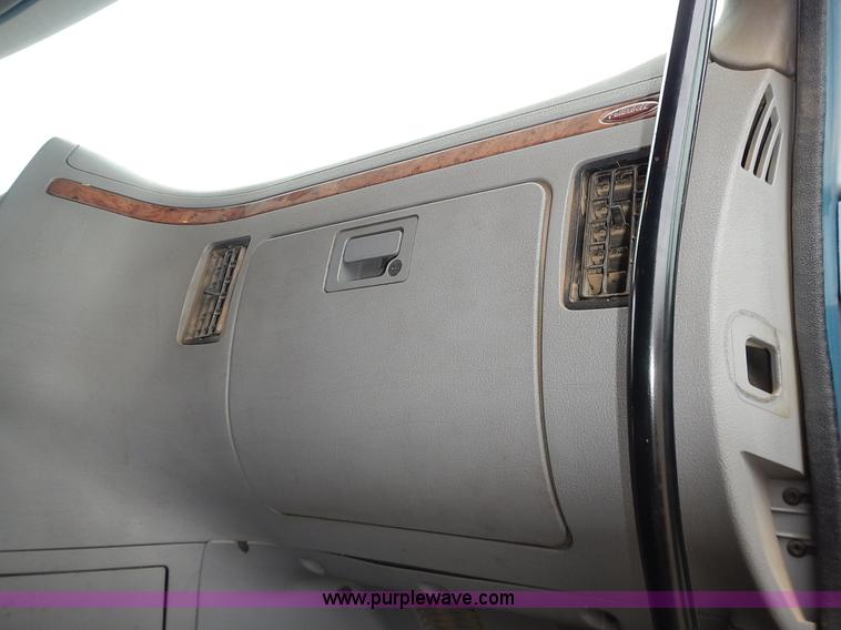 image for item L3619 2010 Peterbilt 387 semi truck