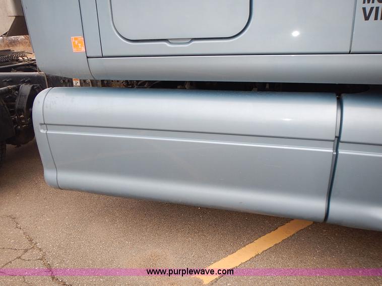 image for item L3619 2010 Peterbilt 387 semi truck