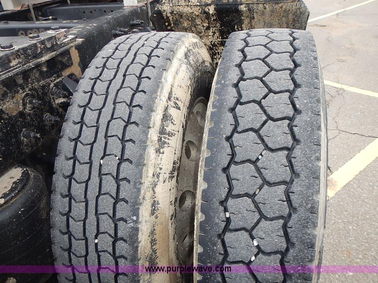 image for item L3619 2010 Peterbilt 387 semi truck