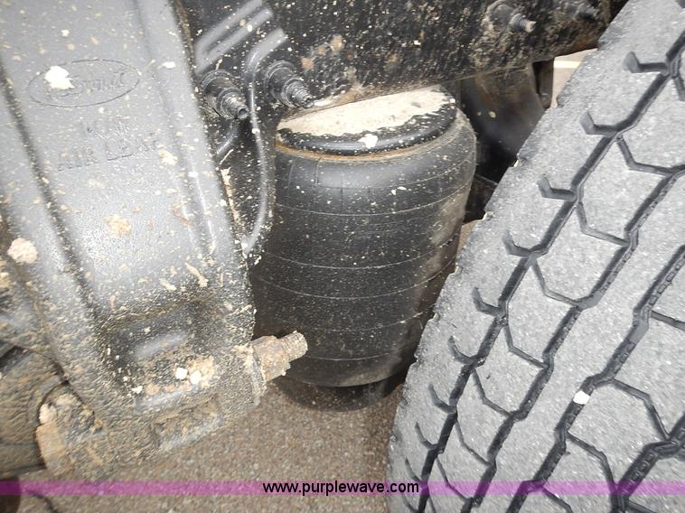 image for item L3619 2010 Peterbilt 387 semi truck