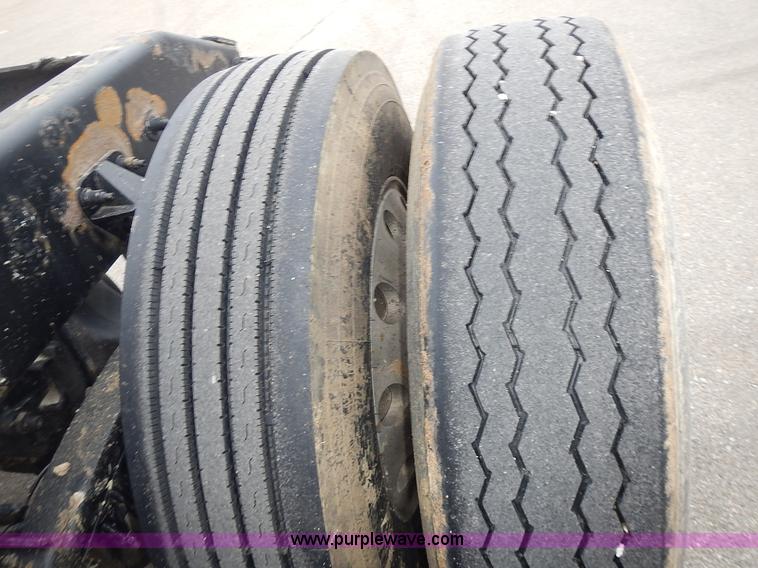 image for item L3619 2010 Peterbilt 387 semi truck