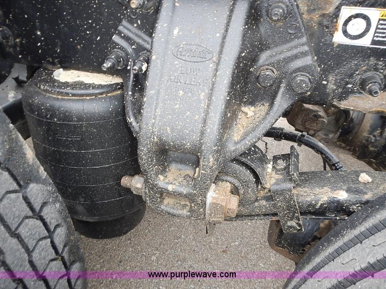 image for item L3619 2010 Peterbilt 387 semi truck