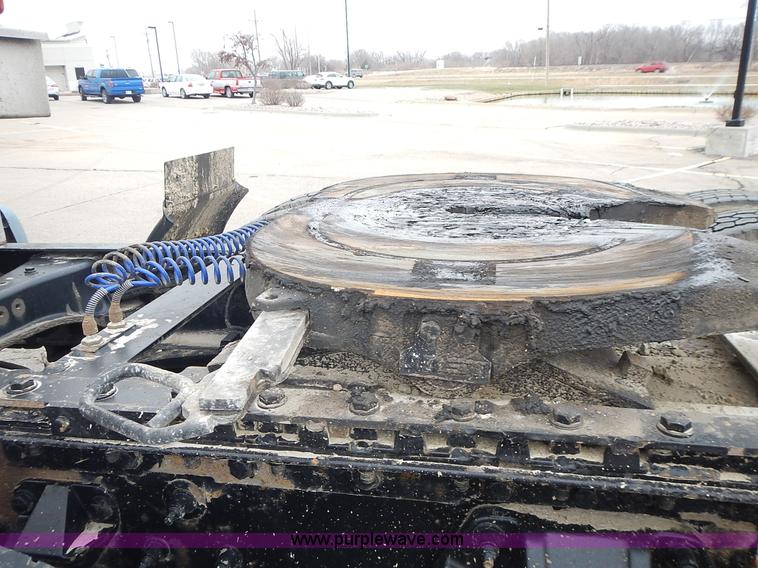 image for item L3619 2010 Peterbilt 387 semi truck