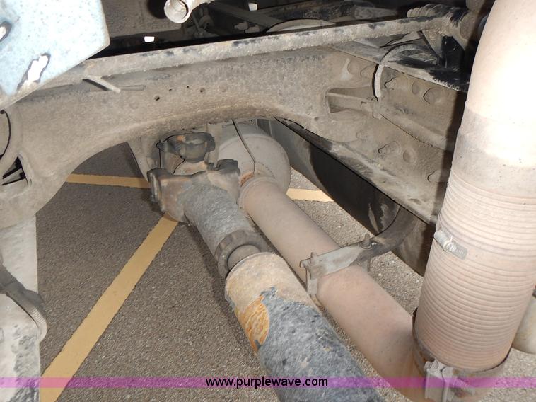 image for item L3619 2010 Peterbilt 387 semi truck