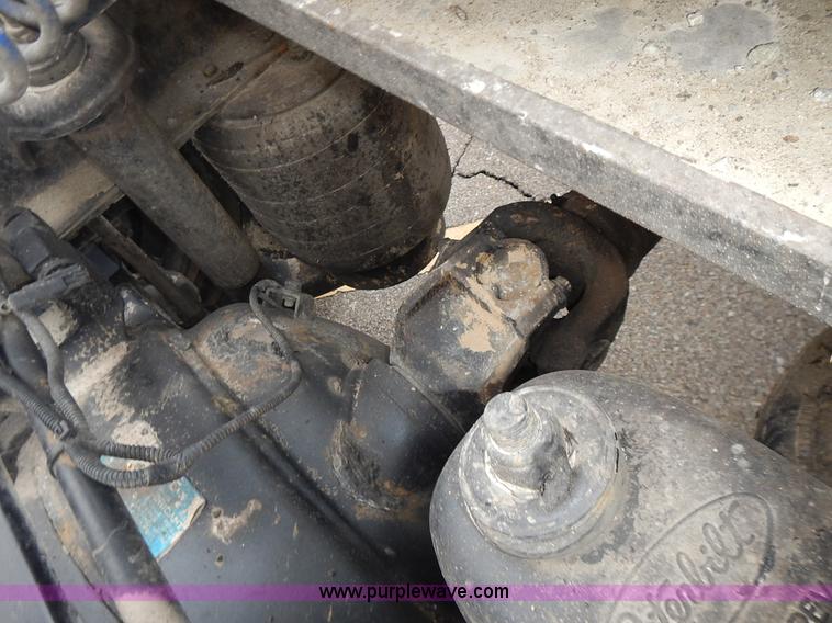 image for item L3619 2010 Peterbilt 387 semi truck