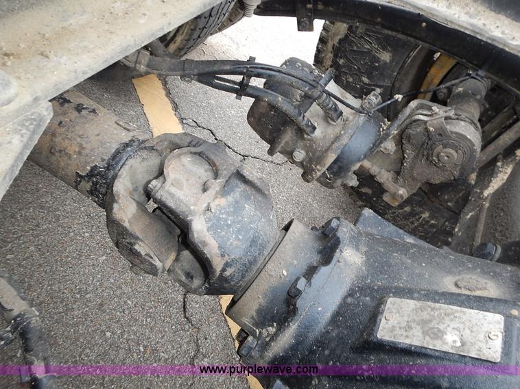 image for item L3619 2010 Peterbilt 387 semi truck