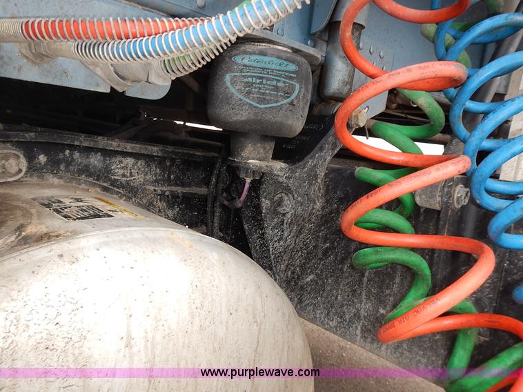 image for item L3619 2010 Peterbilt 387 semi truck