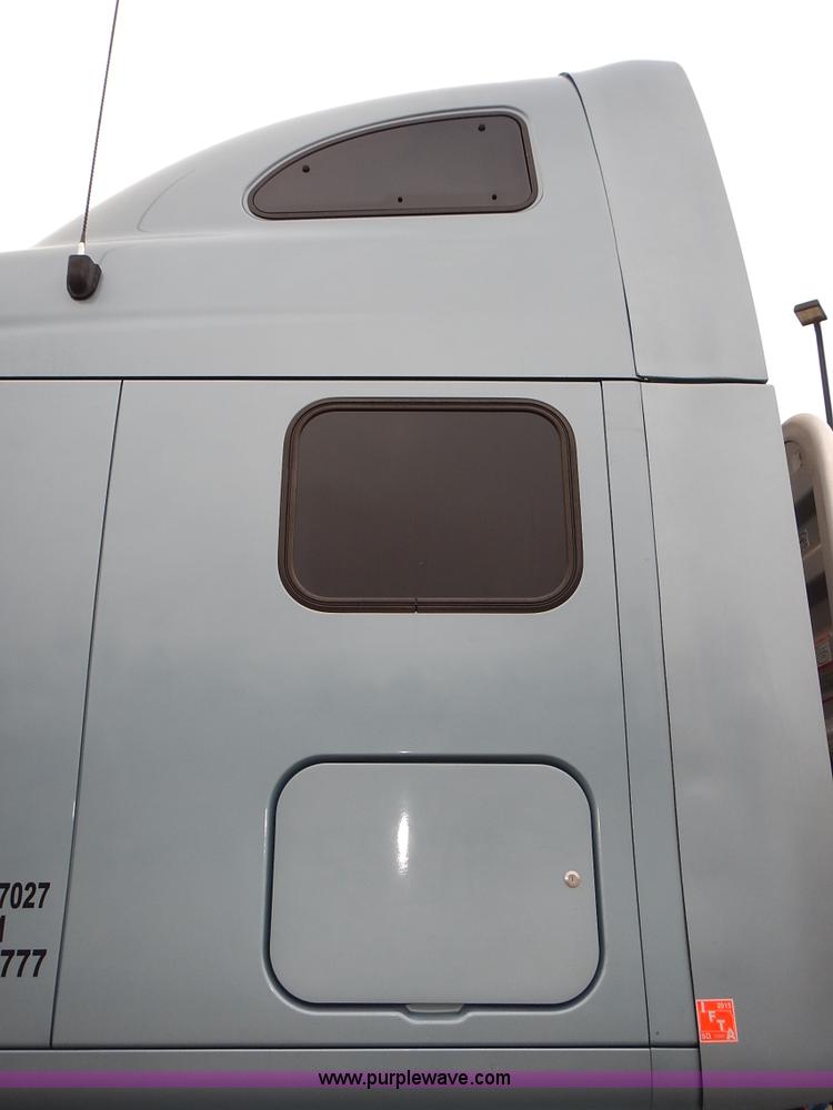 image for item L3619 2010 Peterbilt 387 semi truck