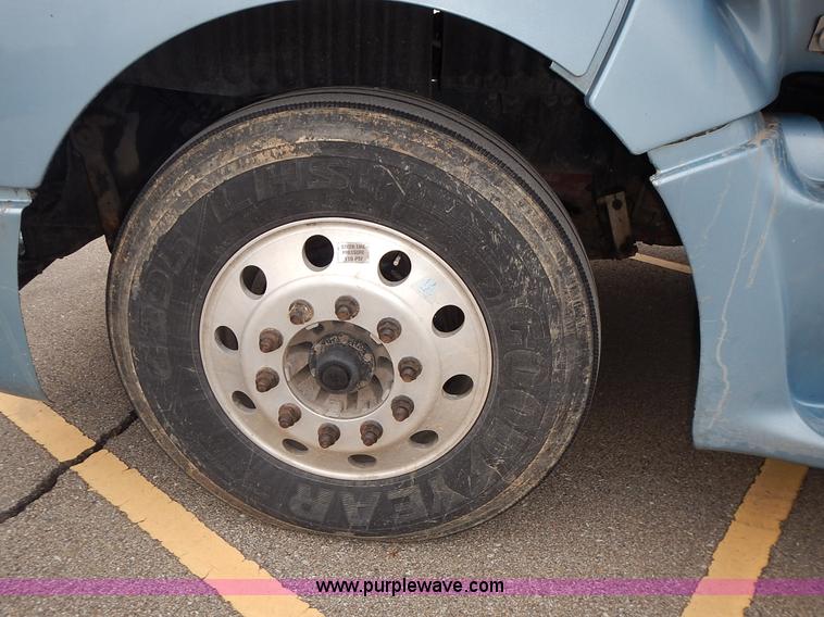 image for item L3619 2010 Peterbilt 387 semi truck