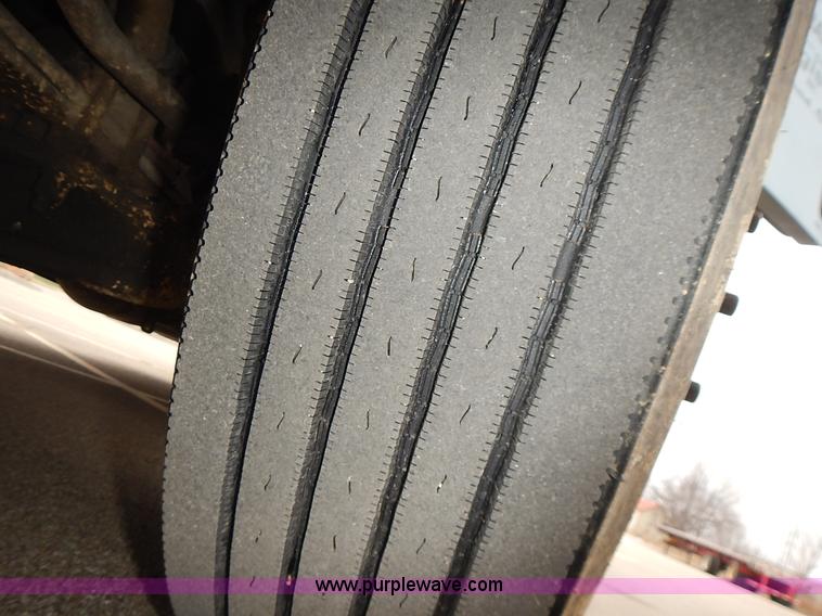 image for item L3619 2010 Peterbilt 387 semi truck