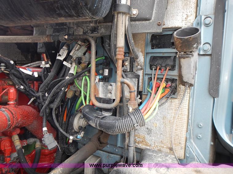 image for item L3619 2010 Peterbilt 387 semi truck