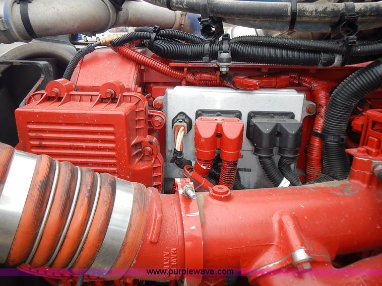 image for item L3619 2010 Peterbilt 387 semi truck