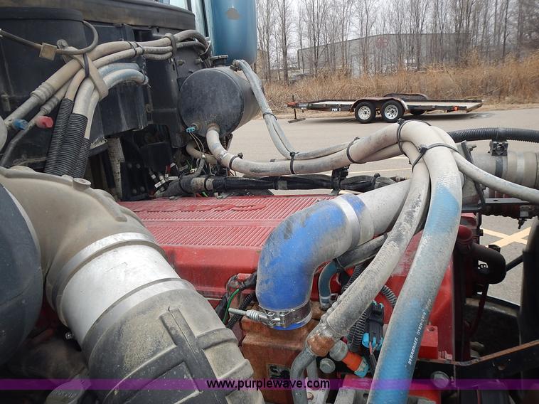 image for item L3619 2010 Peterbilt 387 semi truck