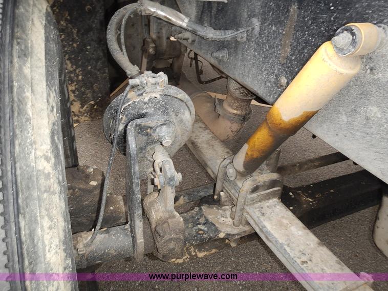 image for item L3619 2010 Peterbilt 387 semi truck