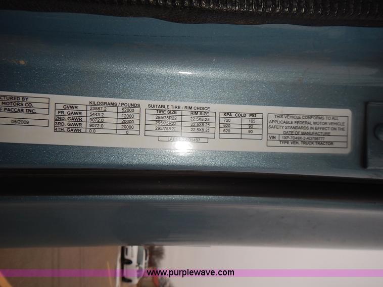 image for item L3619 2010 Peterbilt 387 semi truck