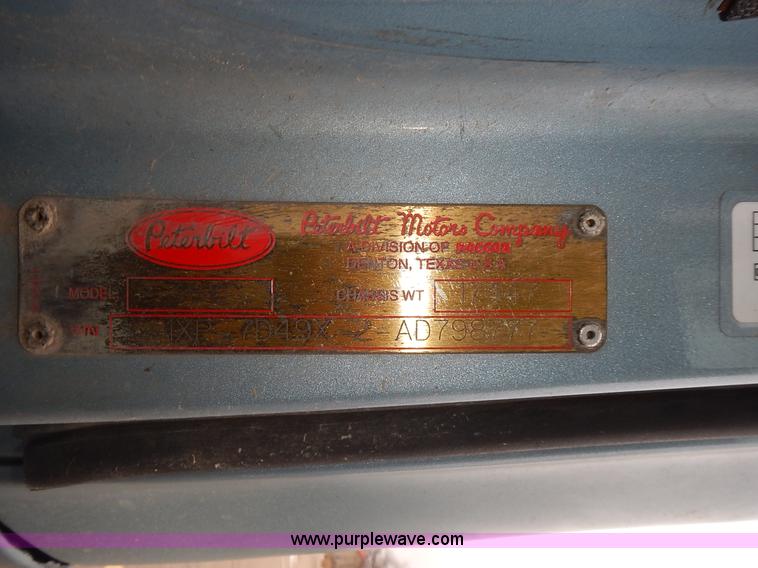 image for item L3619 2010 Peterbilt 387 semi truck