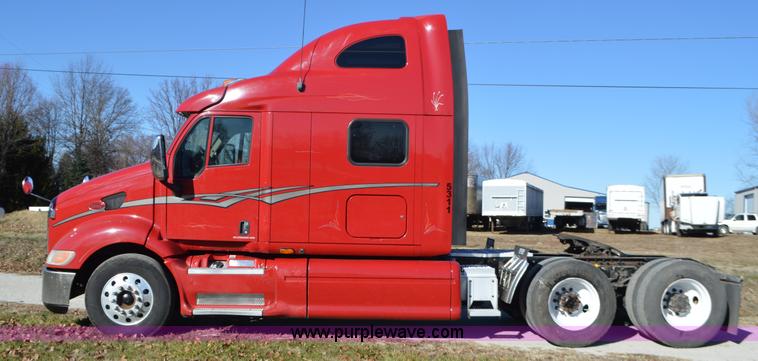 image for item L4594 2006 Peterbilt 387 semi truck
