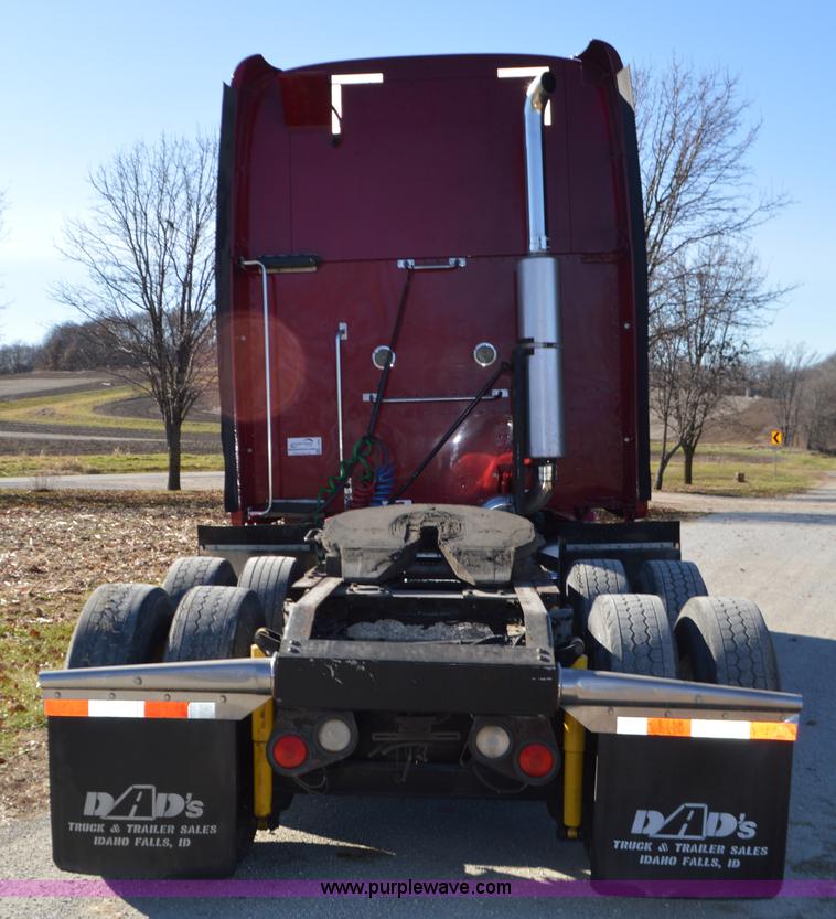 image for item L4594 2006 Peterbilt 387 semi truck