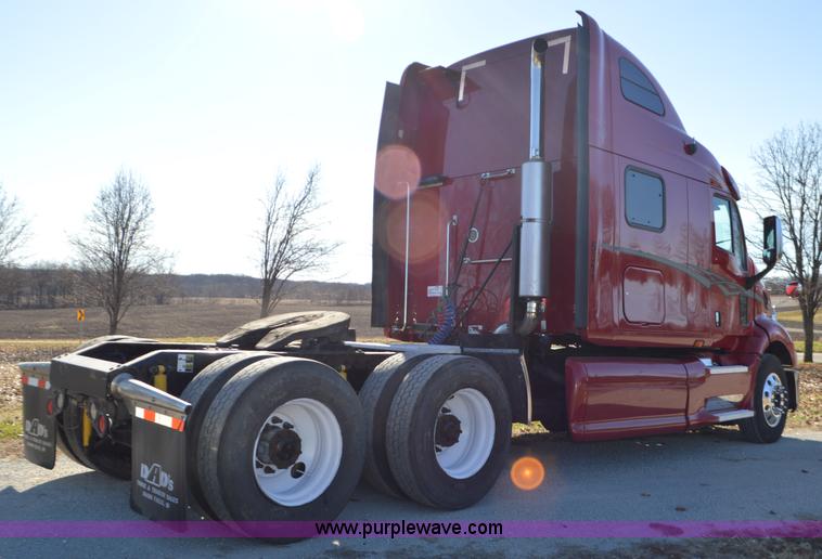 image for item L4594 2006 Peterbilt 387 semi truck