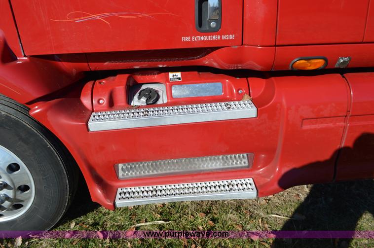 image for item L4594 2006 Peterbilt 387 semi truck