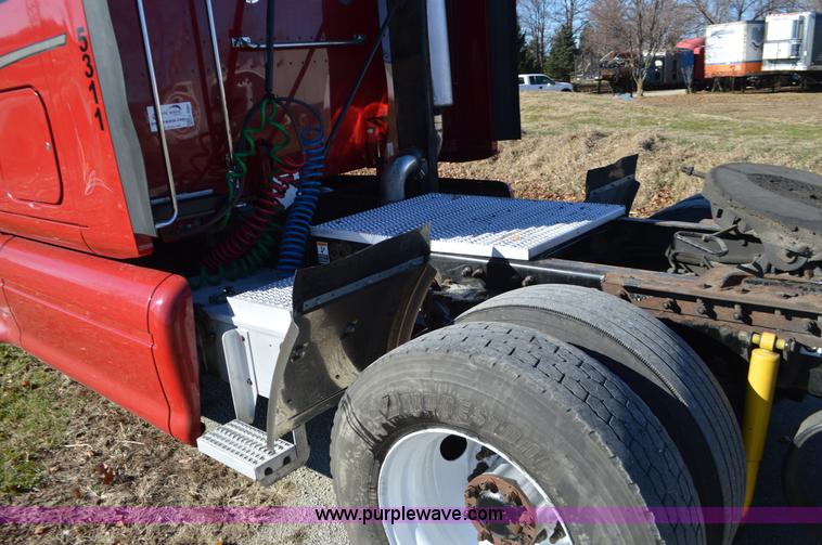 image for item L4594 2006 Peterbilt 387 semi truck