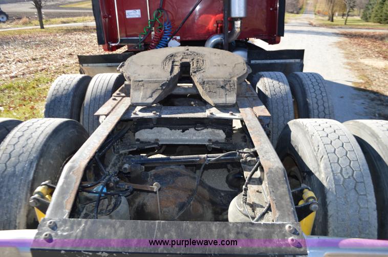 image for item L4594 2006 Peterbilt 387 semi truck