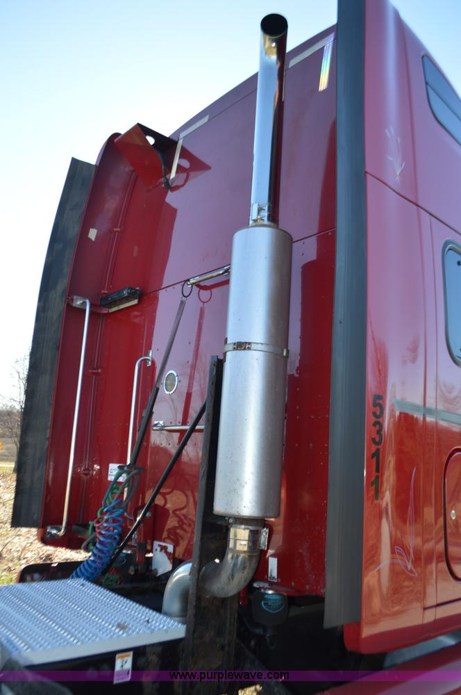 image for item L4594 2006 Peterbilt 387 semi truck