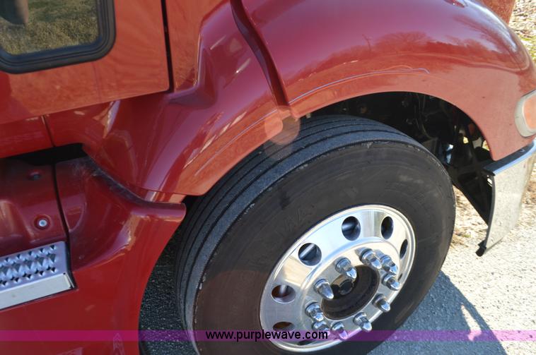 image for item L4594 2006 Peterbilt 387 semi truck