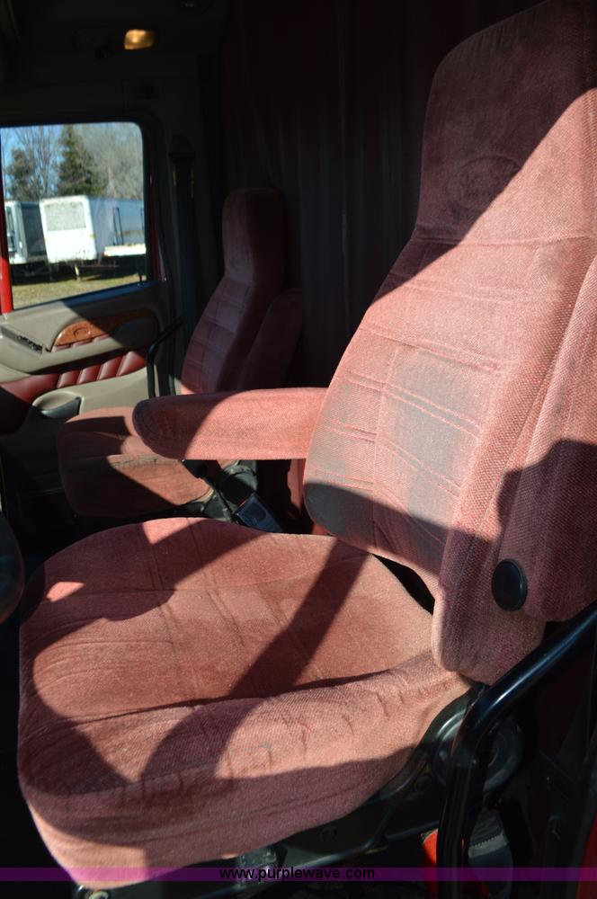 image for item L4594 2006 Peterbilt 387 semi truck