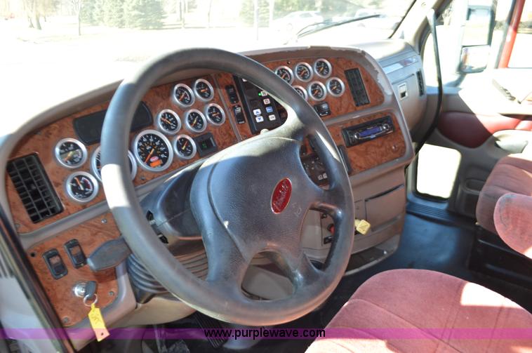 image for item L4594 2006 Peterbilt 387 semi truck