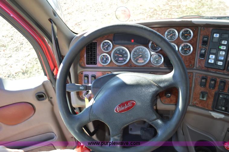 image for item L4594 2006 Peterbilt 387 semi truck