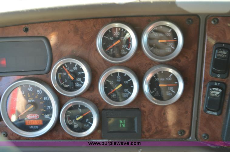 image for item L4594 2006 Peterbilt 387 semi truck