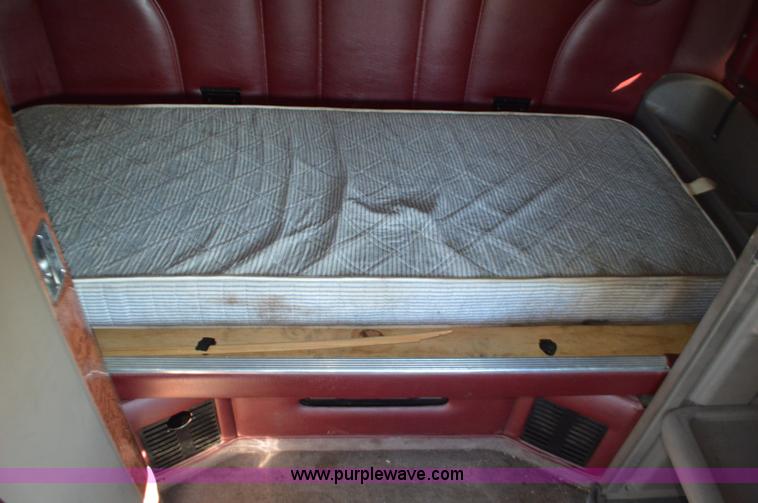 image for item L4594 2006 Peterbilt 387 semi truck