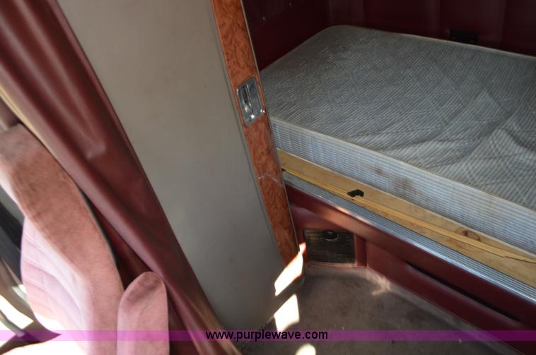 image for item L4594 2006 Peterbilt 387 semi truck