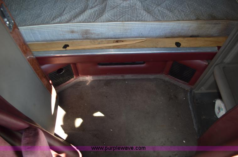 image for item L4594 2006 Peterbilt 387 semi truck