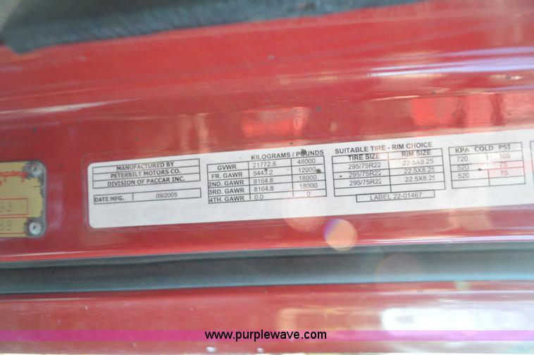 image for item L4594 2006 Peterbilt 387 semi truck