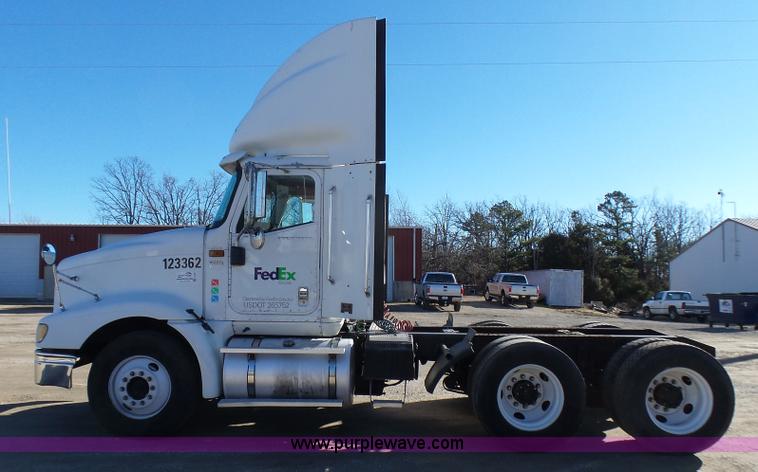 image for item L5398 2003 International 9400i semi truck