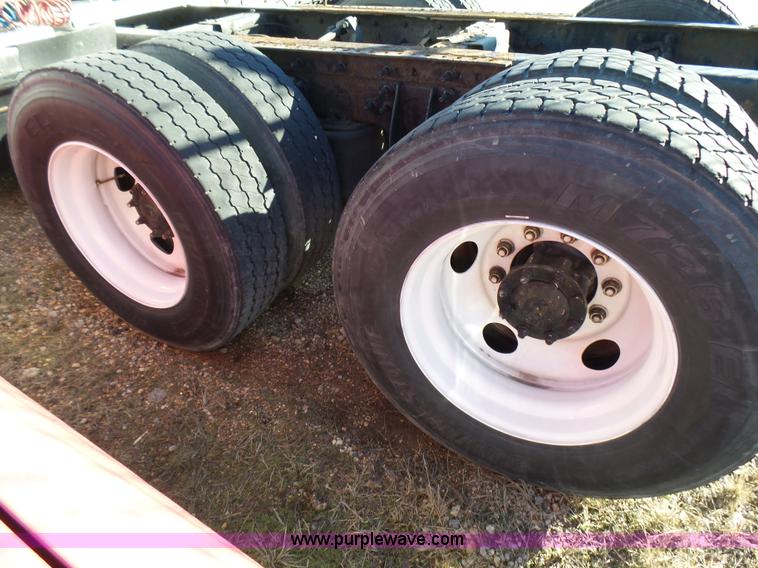 image for item L5398 2003 International 9400i semi truck